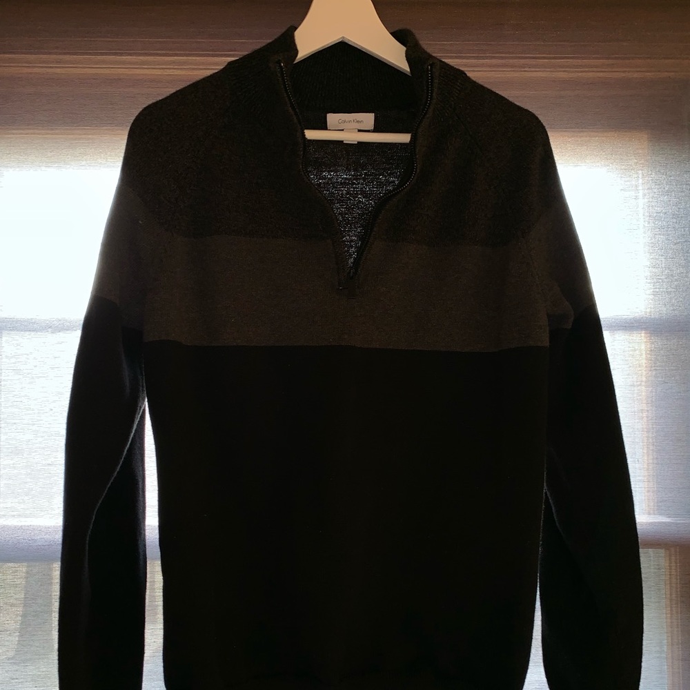 Calvin Klein Sweater. Size Medium adult